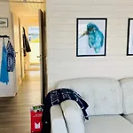 Hausboot Snowbird Luebeck Mit Grossem Sonnendeck Und Waeschepaketen Inklusive
