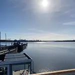 Hausboot Snowbird Luebeck Mit Grossem Sonnendeck Und Waeschepaketen Inklusive