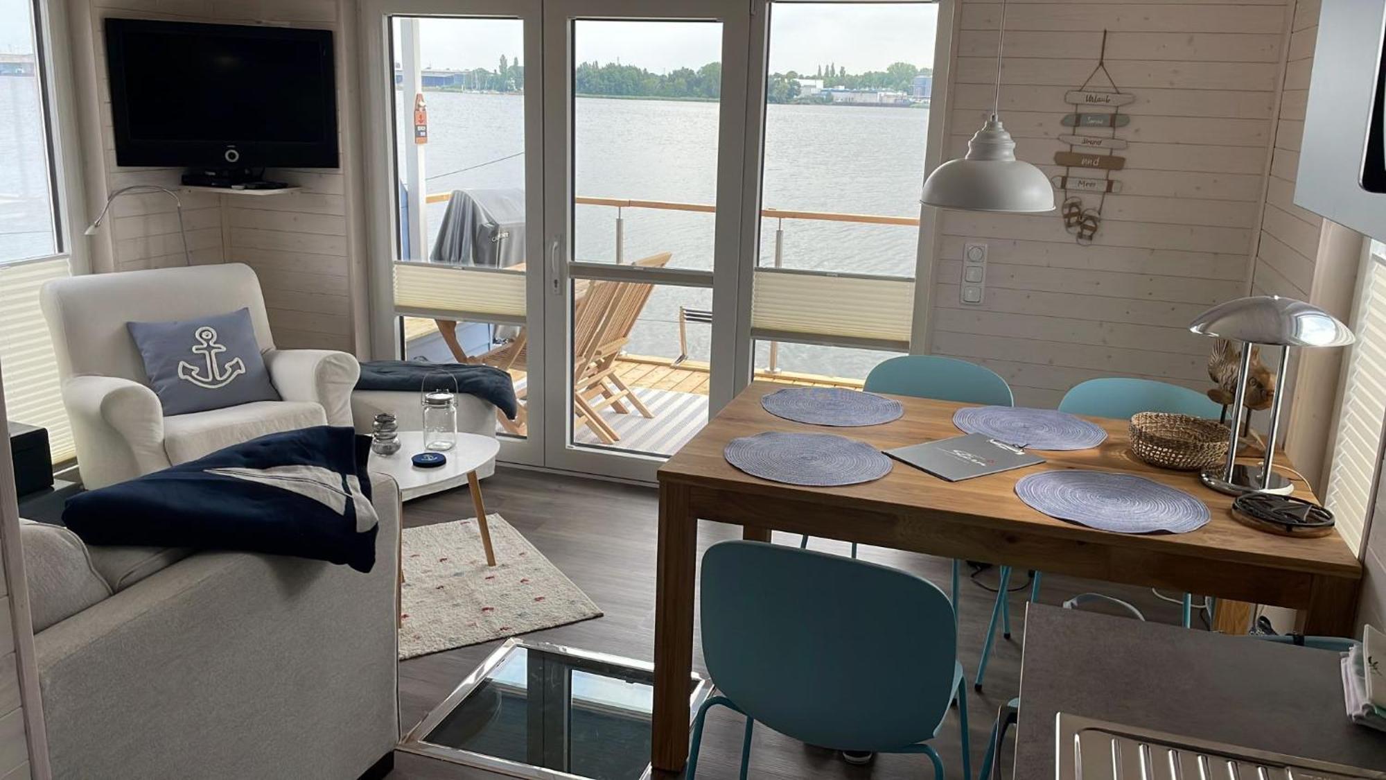 Hausboot Snowbird Mit Grossem Sonnendeck Und Waeschepaketen Inklusive * Lübeck