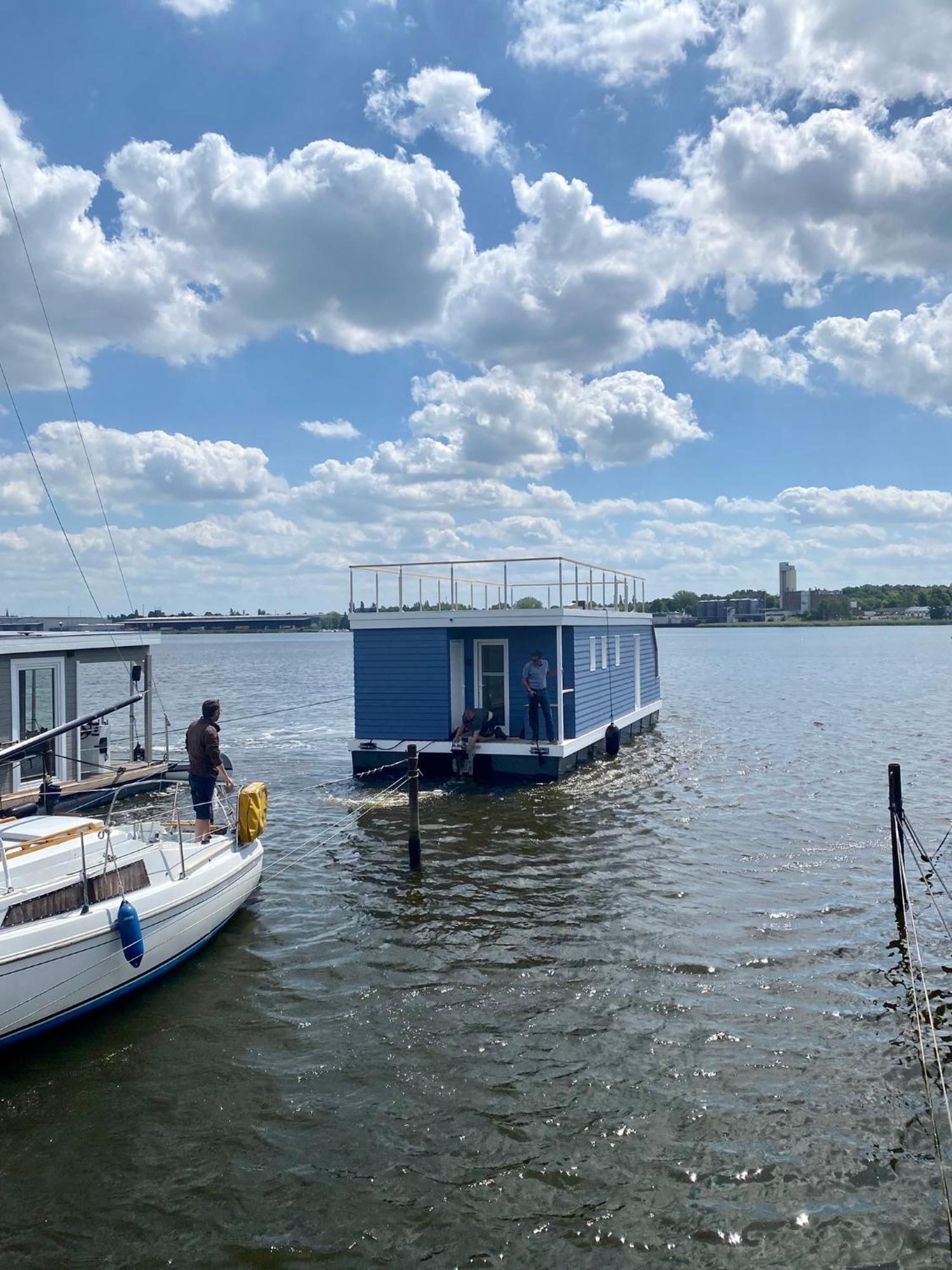 Holiday home Hausboot Snowbird Mit Grossem Sonnendeck Und Waeschepaketen Inklusive *