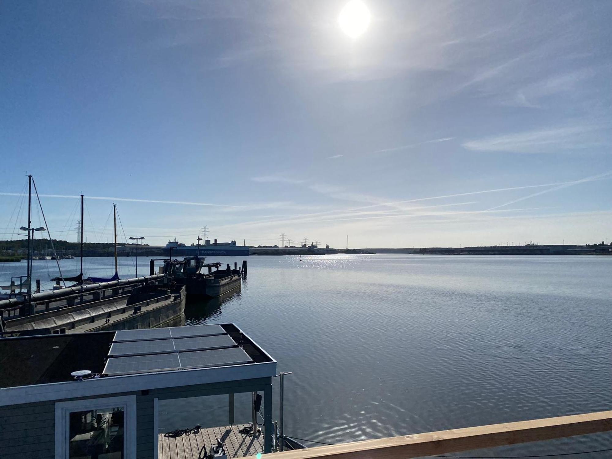 Ferienhaus Hausboot Snowbird Mit Grossem Sonnendeck Und Waeschepaketen Inklusive