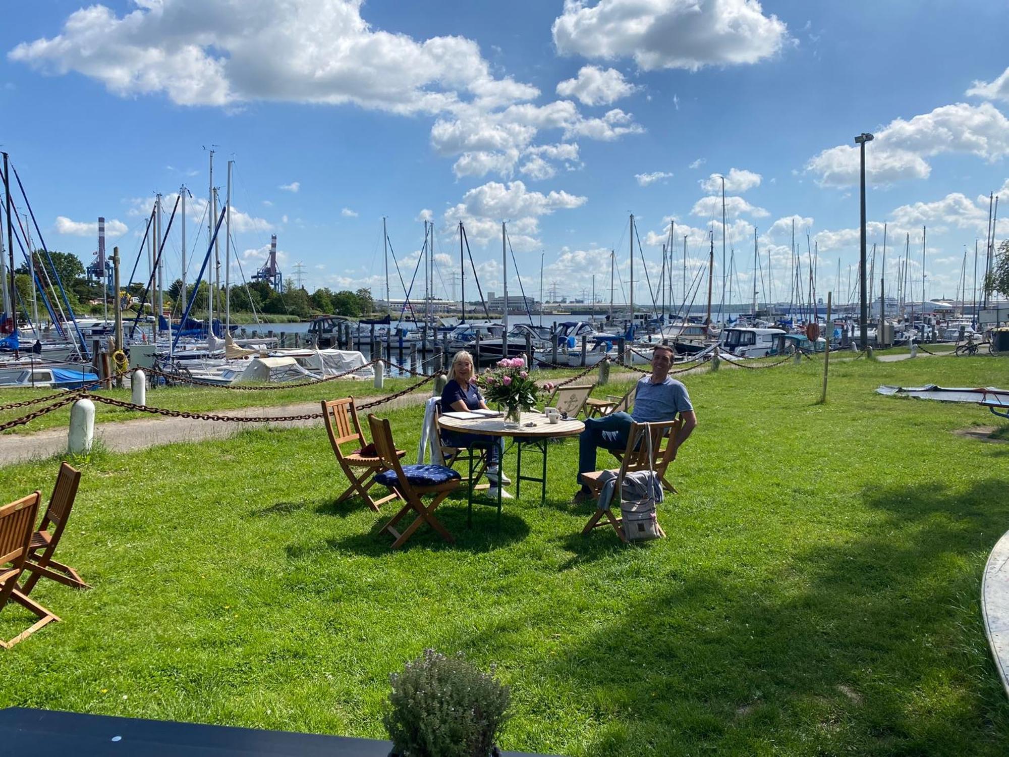 Hausboot Snowbird Mit Grossem Sonnendeck Und Waeschepaketen Inklusive Ferienhaus *